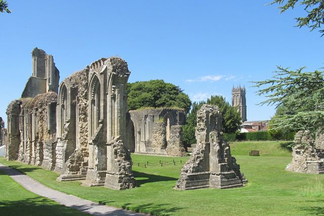 Glastonbury - ruiny kostela opatství