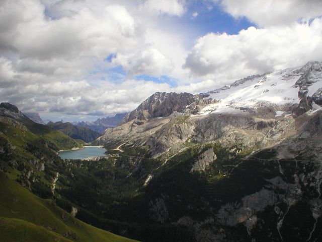 Marmolada nad jezerem Fedaia