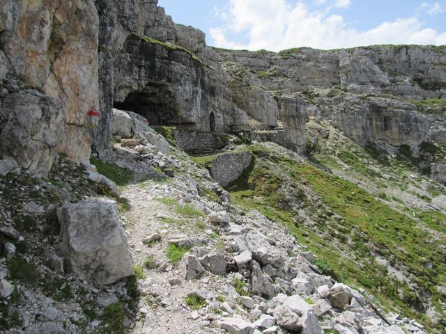 Monte Piana - rakouská opevnění ve stěně