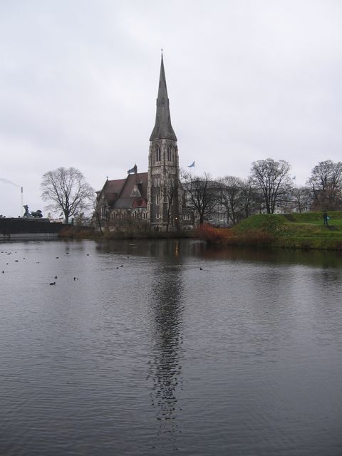 Kodaň - anglikánský kostel v Churchillově parku