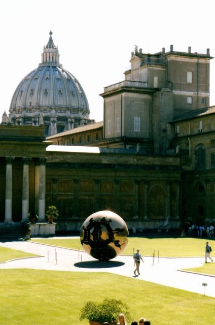 Vatikán - nádvoří Vatikánských muzeí