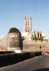 Canterbury - opevnění města s katedrálou