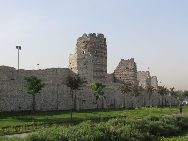 Theodosiovy hradby